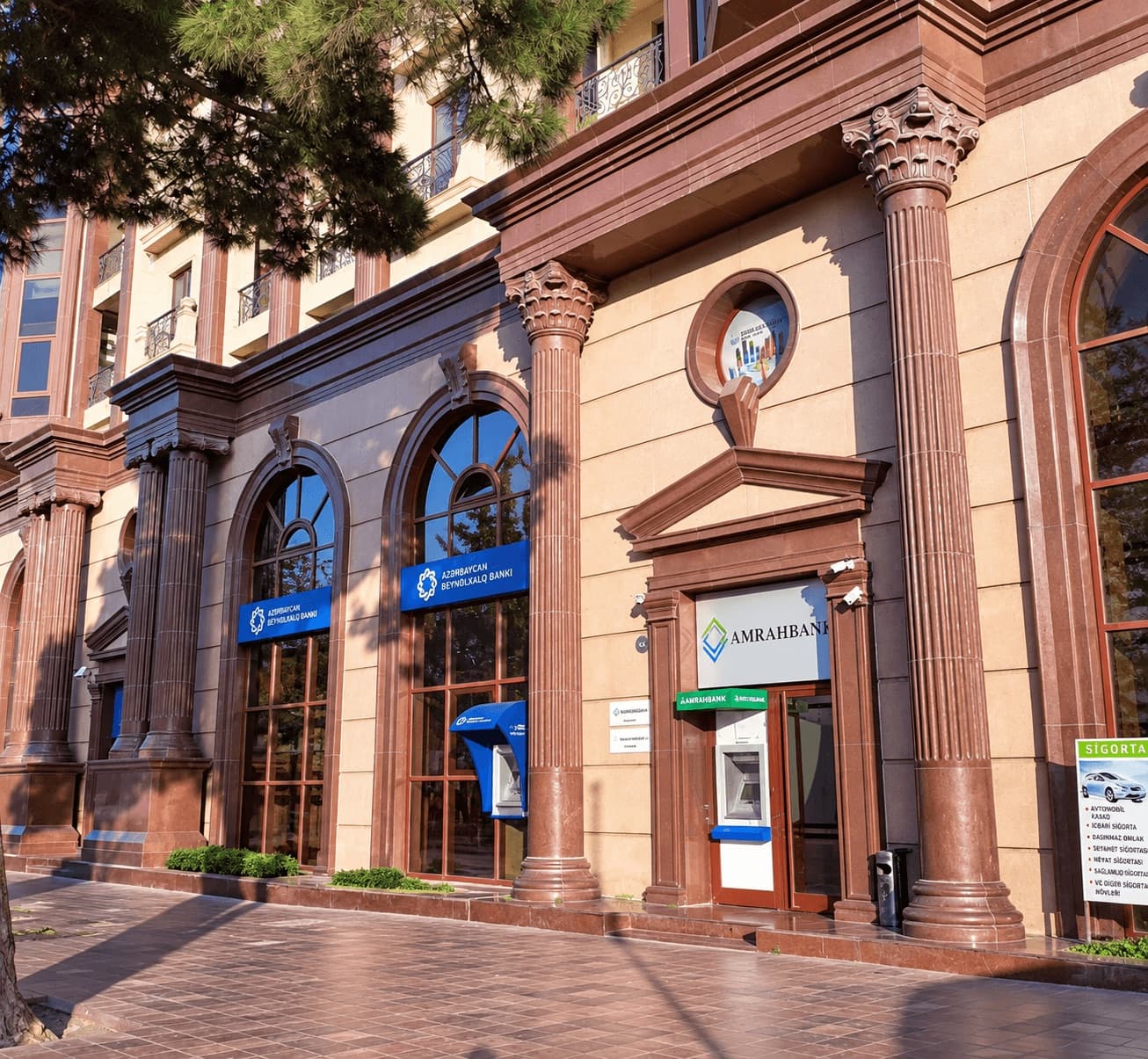 Bakü Amrahbank cephe uygulaması